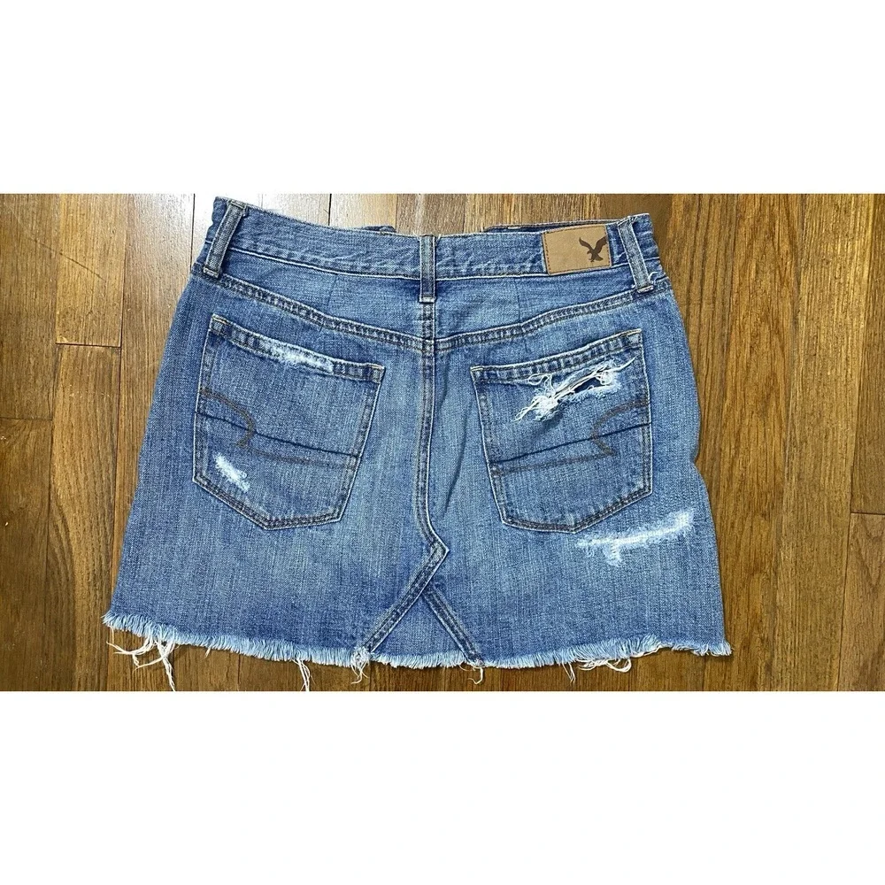 American Eagle Outfitters Denim Mini Skirt Sz 6 Distressed Cowgirl BOHO‎ Raw Hem